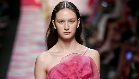 &bdquo;Blumarine&ldquo; 2020 m. pavasario ir vasaros kolekcijos modelis