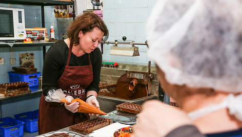 Eglė Ilgauskaitė-Yildirim ir jos gaminami šokoladiniai saldainiai
