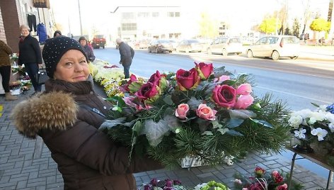 Puokštėmis prekiaujanti Marytė jas pati ir komponuoja