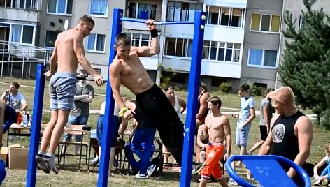 Gatvės gimnastikos turnyras Radvili&scaron;kyje