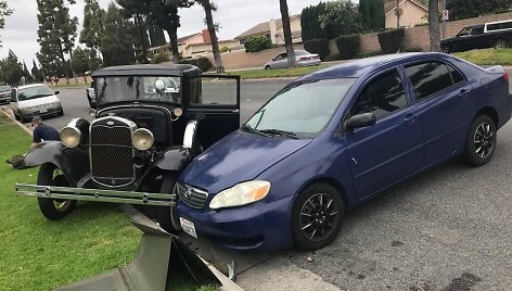 &bdquo;Toyota Corolla&ldquo; vairuotoja įsirėžė į &bdquo;Ford Model A&ldquo;