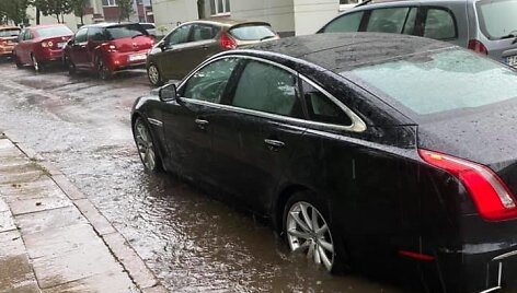 Baloje užklimpęs Žilvimo Žvagulio &bdquo;Jaguar&ldquo; automobilis