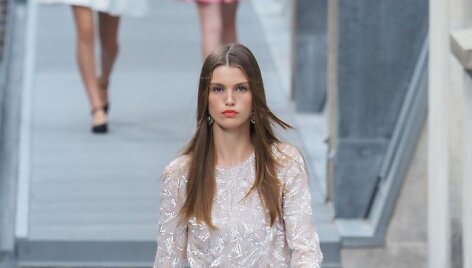 &bdquo;Chanel&ldquo; 2020 m. pavasario ir vasaros kolekcijos modelis