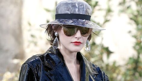 &bdquo;Chanel&ldquo; 2018 m. pavasario ir vasaros kolekcijos modelis