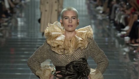 &bdquo;Marc Jacobs&ldquo; 2019 m. pavasario ir vasaros kolekcijos modelis