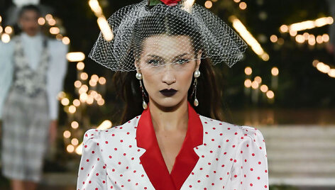 &bdquo;Rodarte&ldquo; 2020&ndash;2021 m. rudens ir žiemos kolekcijos modelis