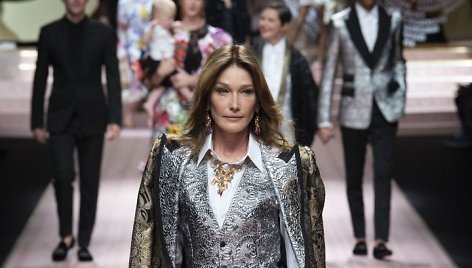 „Dolce & Gabbana“ 2019 m. pavasario ir vasaros kolekcija: Carla Bruni-Sarkozy