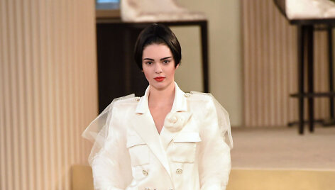 &bdquo;Chanel&ldquo; 2015 m. haute couture kolekcijos modelis