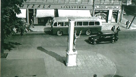 Lengvasis automobilis &bdquo;Buick&ldquo; ir autobusas &bdquo;Mercedes-Benz&ldquo; Kaune, 1936 m.