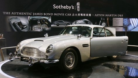 Jameso Bondo 1964 m. „Aston Martin DB5“ automobilis