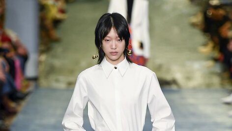 &bdquo;Carolina Herrera&ldquo; 2019&ndash;2020 m. rudens ir žiemos kolekcijos modelis