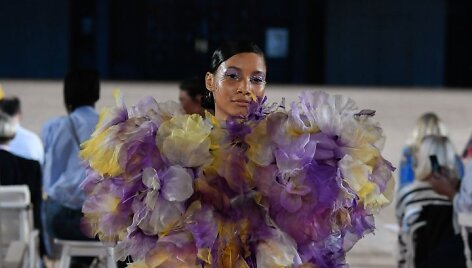 &bdquo;Marc Jacobs&ldquo; 2020 m. pavasario ir vasaros kolekcijos modelis