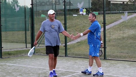 Šarūnas Marčiulionis žaidžia padelio tenisą / „Padel Lietuva“ nuotr.