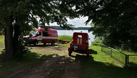 Arino ežere vykdomos skenduolių paieškos