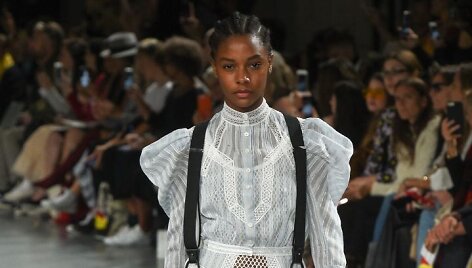&bdquo;John Galliano&ldquo; 2019 m. pavasario ir vasaros kolekcijos modelis
