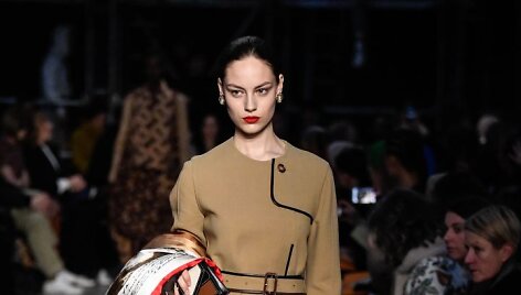 &bdquo;Burberry&ldquo; 2019&ndash;2020 m. rudens ir žiemos kolekcijos modelis