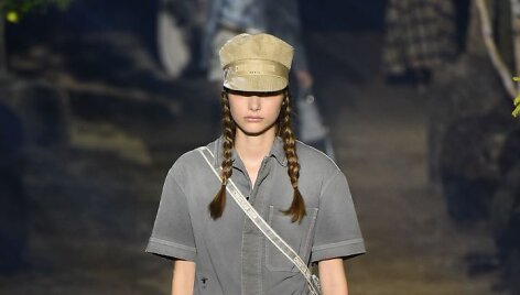 &bdquo;Dior&ldquo; 2020 m. pavasario ir vasaros kolekcijos modelis