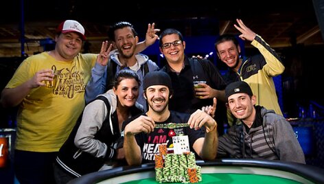 Jasonas Mercieris su draugais &scaron;venčia WSOP pergalę