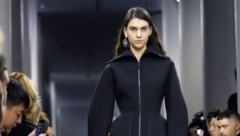 &bdquo;Mugler&ldquo; 2019&ndash;2020 m. rudens ir žiemos kolekcijos modelis