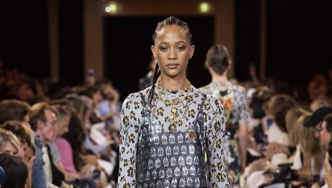 &bdquo;Paco Rabanne&ldquo; 2019 m. pavasario ir vasaros kolekcijos modelis