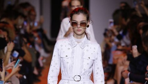&bdquo;Elie Saab&ldquo; 2019 m. pavasario ir vasaros kolekcijos modelis