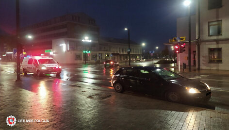 Alytuje, Pulko ir Jotvingių gatvių sankryžoje, automobiliu &bdquo;Opel Astra&ldquo; kliudyta pėsčioji.