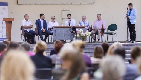  Dubingiuose ministrė Jurgita Šiugždinienė dalyvavo Lietuvos švietimo darbuotojų profesinės sąjungos suorganizuotoje diskusijoje