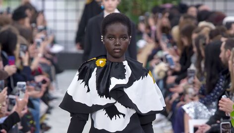 &bdquo;Valentino&ldquo; 2018&ndash;2019 m. rudens ir žiemos kolekcijos modelis