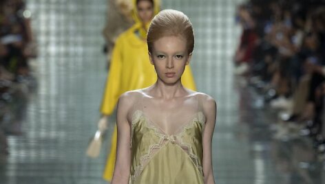 &bdquo;Marc Jacobs&ldquo; 2019 m. pavasario ir vasaros kolekcijos modelis