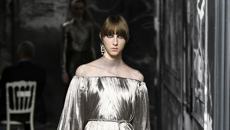 &bdquo;Christian Dior&ldquo; 2019&ndash;2020 m. rudens ir žiemos auk&scaron;tosios mados kolekcijos modelis