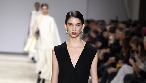 &bdquo;Jil Sander&ldquo; 2020&ndash;2021 m. rudens ir žiemos kolekcijos modelis
