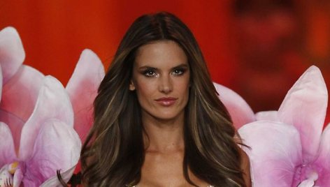 Alessandra Ambrosio su 2,5 mln. JAV dolerių kainuojančia „Floral Fantasy Bra“ liemenėle (2012 m.)