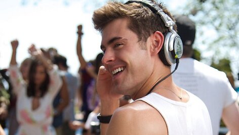 Zacas Efronas filme &bdquo;Daugiau garso ir &scaron;viesų (#WAYF)&ldquo;