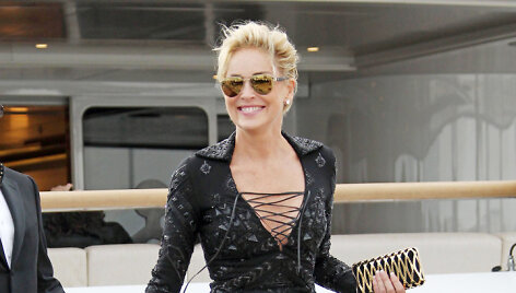 Sharon Stone pernai Kanuose