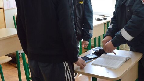 Moksleivio piniginėje pareigūnai rado narkotikų