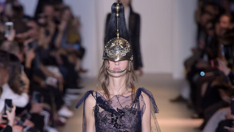 &bdquo;John Galliano&ldquo; 2016 m. pavasario-vasaros kolekcijos pristatymas