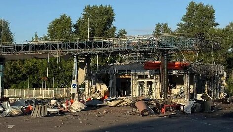 Sunaikinta degalinė Ukrainoje