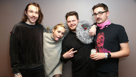 „alt-J“ ir Miley Cyrus