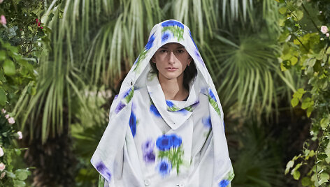 &bdquo;Kenzo&ldquo; 2021 m. pavasario ir vasaros kolekcijos modelis