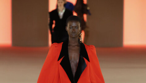 &bdquo;Balmain&ldquo; 2020&ndash;2021 m. rudens ir žiemos kolekcijos modelis