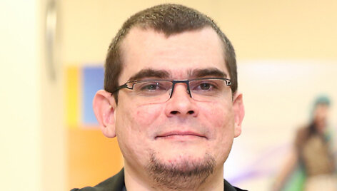 Emilis Vėlyvis   