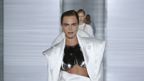 &bdquo;Balmain&ldquo; 2019 m. pavasario ir vasaros kolekcijos modelis