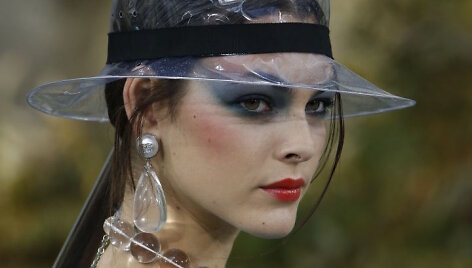 &bdquo;Chanel&ldquo; 2018 m. pavasario ir vasaros kolekcijos modelis
