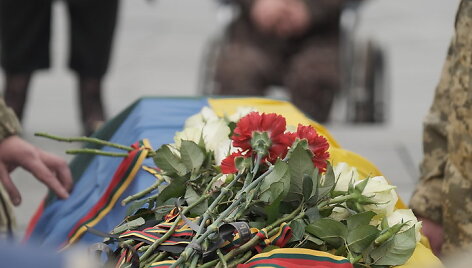 Atsisveikinimo su Ukrainoje mū&scaron;io lauke žuvusiu Tomu Valentėliu ceremonija Kyjive