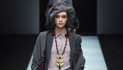 &bdquo;Giorgio Armani&ldquo; kolekcijos modelis