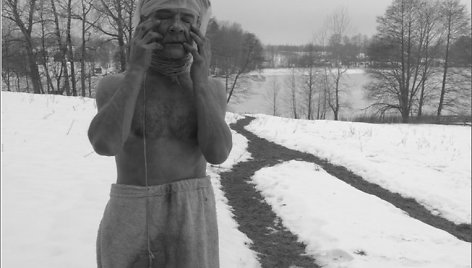 Beno Šarkos video performansas „Moksha Memora Menora“