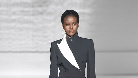 &bdquo;Givenchy&ldquo; 2019 m. pavasario ir vasaros kolekcijos modelis