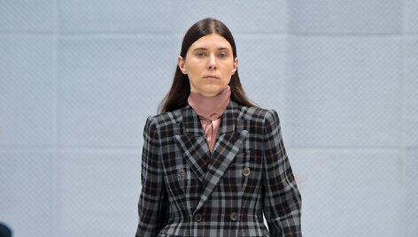&bdquo;Balenciaga&ldquo; 2016 m. rudens-žiemos kolekcijos modelis