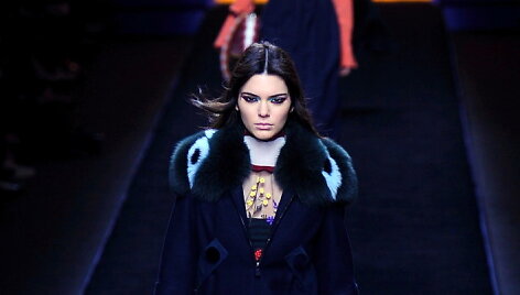 &bdquo;Fendi&ldquo; 2016 m. rudens-žiemos kolekcijos modelis