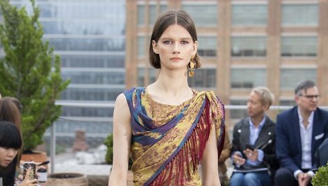 &bdquo;Oscar de la Renta&ldquo; 2019 m. pavasario ir vasaros kolekcijos modelis
